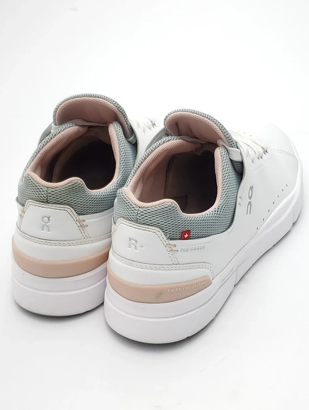 NEW On Running The Roger Advantage White Rosehip Tennis Shoes Women's Size 9